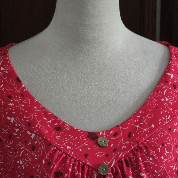 Ditsy Floral Print Red Tank Top Size 3XL (18W) Tunic Length Round Neck Stretch - Picture 4 of 12